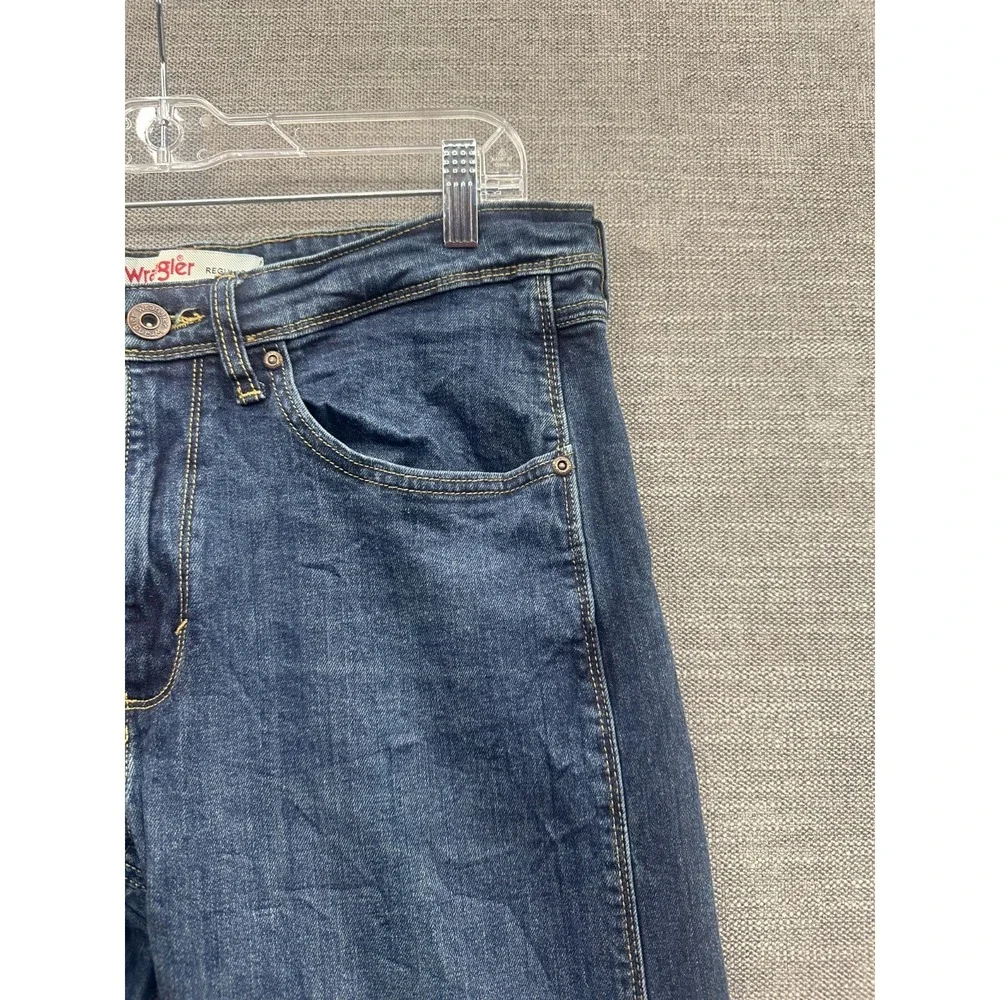 Wrangler Jeans Men 32x30 Blue Denim Medium Wash Regular Fit Stretch Straight Leg